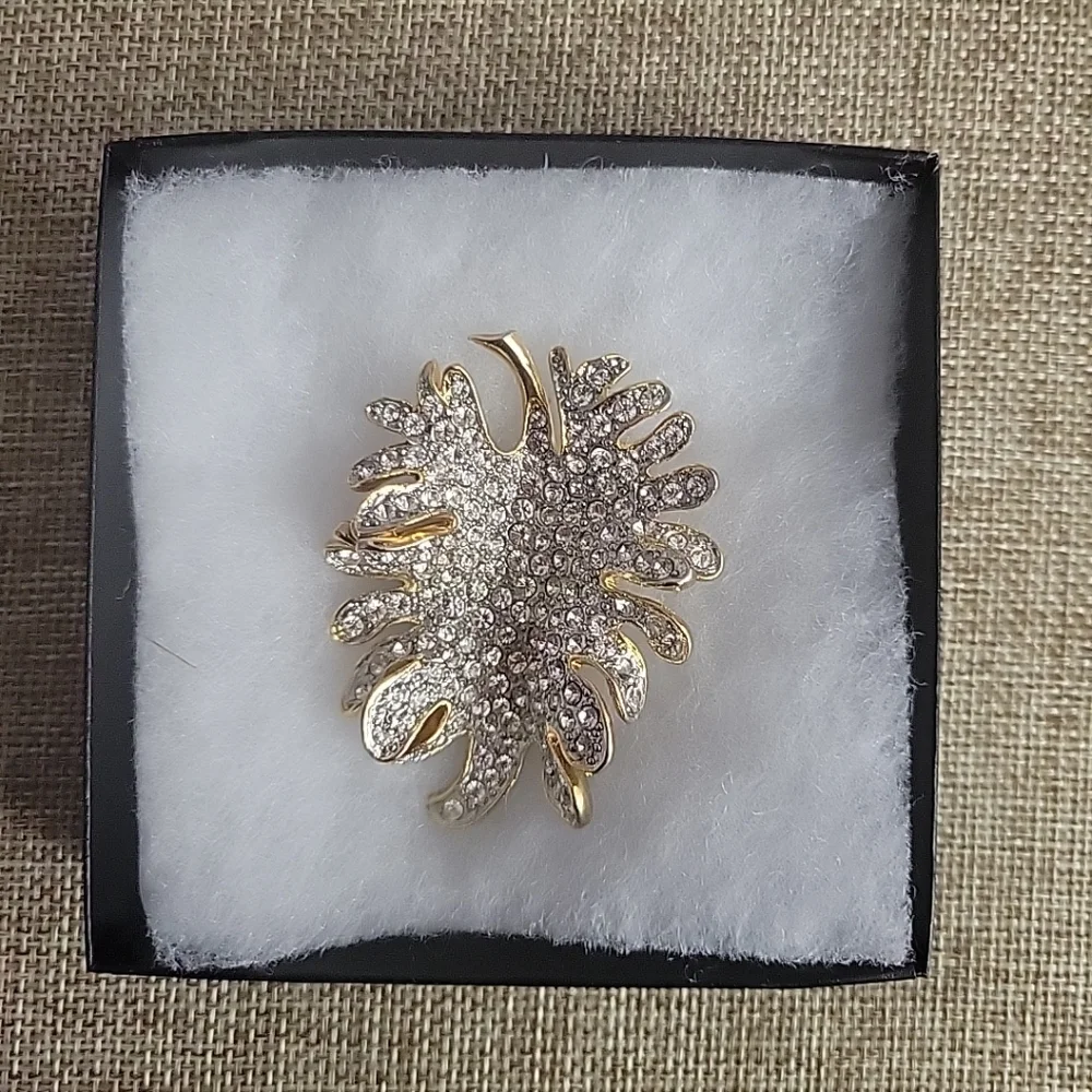 VTG Les Bernard Large Goldtone Pave Crystal Rhinestone Leaf  Brooch Signed